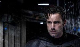 最新爆料蝙蝠侠视频播放,黑暗骑士再战邪恶势力，悬疑剧情引期待